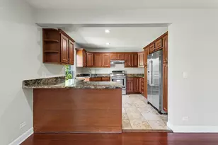 8 Greenvale Road SE, Vernon Hills, IL 60061 - Photo 9