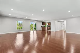 8 Greenvale Road SE, Vernon Hills, IL 60061 - Photo 3