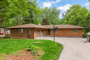 314 W Fayette St, Sandwich, IL 60548 - Photo 1
