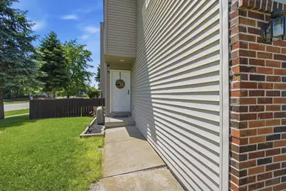 311 Old Farm Road, Bloomington, IL 61704 - Photo 3