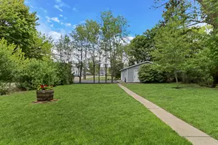 989 Victoria St, Antioch, IL 60002 - Photo 7