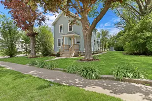 989 Victoria St, Antioch, IL 60002 - Photo 1