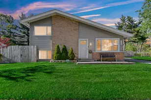 120 Westwood Dr, Park Forest, IL 60466 - Photo 1