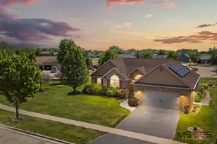 1418 Beach Ln, Sycamore, IL 60178 - Photo 1