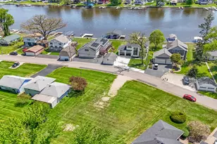1617 Sunnyside Beach Dr, Johnsburg, IL 60051 - Photo 15