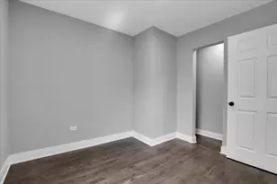 735 E 105th St, Chicago, IL 60628 - Photo 25