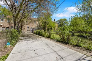 735 E 105th St, Chicago, IL 60628 - Photo 33