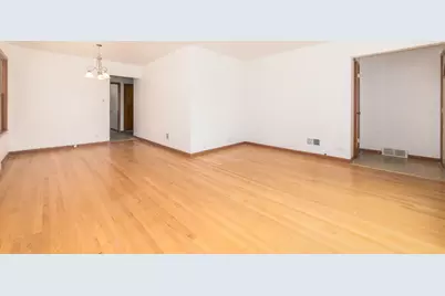 4846 W Foster Avenue, Chicago, IL 60630 - Photo 7