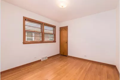 4846 W Foster Avenue, Chicago, IL 60630 - Photo 15