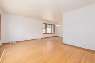 4846 W Foster Ave, Chicago, IL 60630 - Photo 5