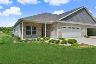 306 E Pine St, Fairbury, IL 61739 - Photo 3