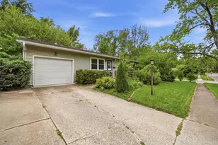 324 Birchwood Ln, Dekalb, IL 60115 - Photo 3