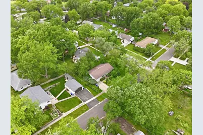 324 Birchwood Lane, Dekalb, IL 60115 - Photo 5