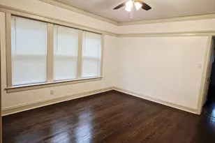 7826 S Bennett Ave, Chicago, IL 60649 - Photo 5