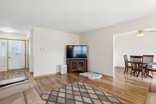 1375 Borden Dr, Elgin, IL 60120 - Photo 5