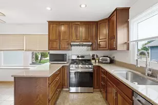1375 Borden Dr, Elgin, IL 60120 - Photo 7