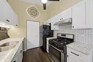 1 W Stonebridge Ct, Palos Hills, IL 60465 - Photo 11