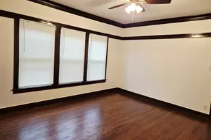 7826 S Bennett Ave, Chicago, IL 60649 - Photo 5