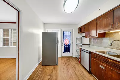7248 N Ridge Boulevard, Chicago, IL 60645 - Photo 11