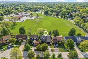 2576 Leach Dr, Naperville, IL 60564 - Photo 3
