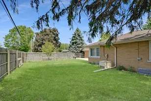 801 N Alann Dr, Joliet, IL 60435 - Photo 17