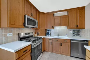 2300 Appleby Dr, Wheaton, IL 60189 - Photo 7
