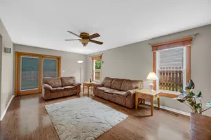 2300 Appleby Dr, Wheaton, IL 60189 - Photo 5