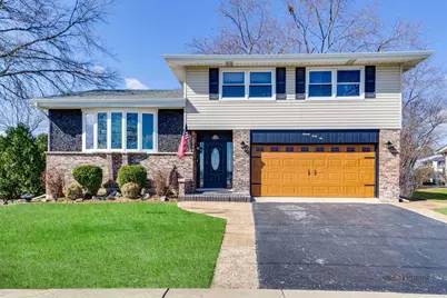 2042 S Goebbert Road, Arlington Heights, IL 60005 - Photo 1