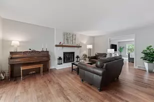 635 Oakview Dr, Algonquin, IL 60102 - Photo 13