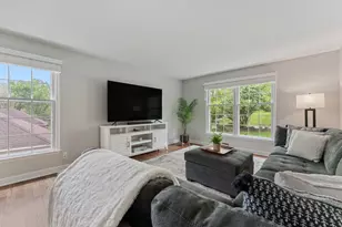 635 Oakview Dr, Algonquin, IL 60102 - Photo 5