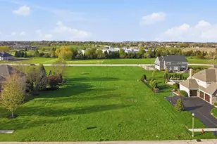 223 Merry Oaks Dr, Sycamore, IL 60178 - Photo 1