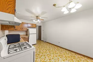 1406 Kaskaskia Ave, Elgin, IL 60123 - Photo 11