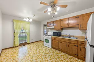 1406 Kaskaskia Ave, Elgin, IL 60123 - Photo 9