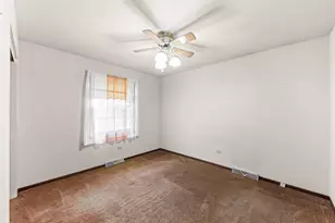 1406 Kaskaskia Ave, Elgin, IL 60123 - Photo 13