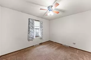 1406 Kaskaskia Ave, Elgin, IL 60123 - Photo 11