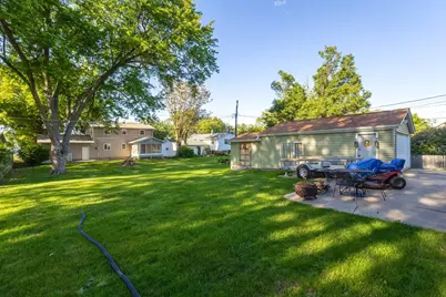1920 E 31st Street, Davenport, IA 52807 - Photo 31