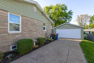 1920 E 31st Street, Davenport, IA 52807 - Photo 3