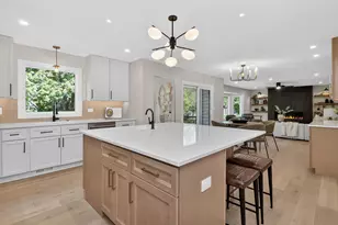 2604 Newport Dr, Naperville, IL 60565 - Photo 7