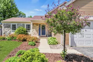 130 Lisk Dr, Hainesville, IL 60030 - Photo 1
