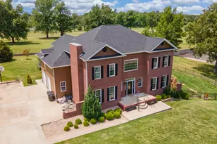 205 Fairway Dr, Harrisburg, IL 62946 - Photo 9