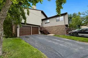 56 Century Dr, Roselle, IL 60172 - Photo 3