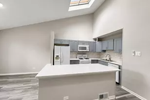 56 Century Dr, Roselle, IL 60172 - Photo 9