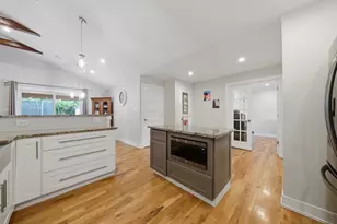 9143 W 92nd St, Hickory Hills, IL 60457 - Photo 5