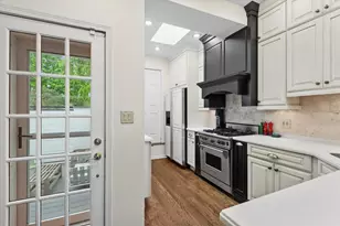 3822 N Alta Vista Terrace, Chicago, IL 60613 - Photo 9