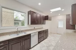 9535 S Fairfield Ave, Evergreen Park, IL 60805 - Photo 7