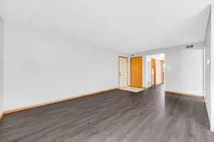 13434 E Circle Dr, Crestwood, IL 60418 - Photo 9