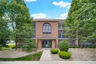 13434 E Circle Dr, Crestwood, IL 60418 - Photo 1