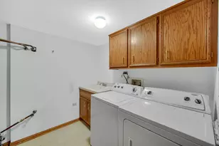 13434 E Circle Dr, Crestwood, IL 60418 - Photo 17