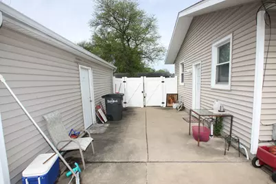 2607 Crestview Drive, Bettendorf, IA 52722 - Photo 3