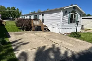 1319 Nicole Ln, Sandwich, IL 60548 - Photo 1